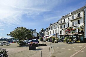 Beautiful 4 Family Villa Overlooking the Beach