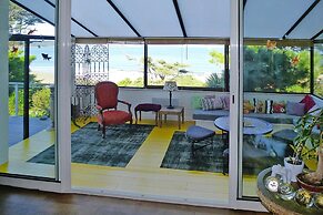 Beautiful 4 Family Villa Overlooking the Beach