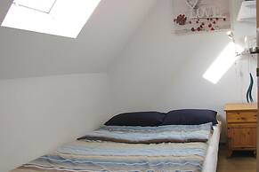 Detached Cottage With Fenced Yard Right by the Lake, Wrony