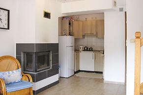 Detached Cottage With Fenced Yard Right by the Lake, Wrony