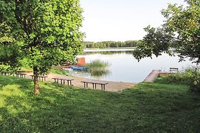 Detached Cottage With Fenced Yard Right by the Lake, Wrony