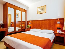 Apartments in Zaton Holiday Resort With Pool