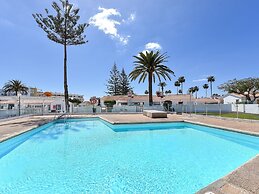 Central Bungalow With Pool