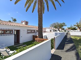 Central Bungalow With Pool