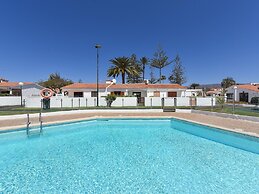Central Bungalow With Pool