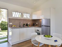 Central Bungalow With Pool