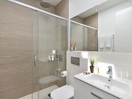 Central Bungalow With Pool