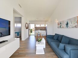 Central Bungalow With Pool