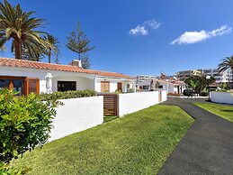 Central Bungalow With Pool