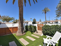 Central Bungalow With Pool