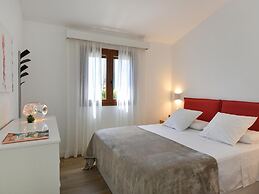 Central Bungalow With Pool