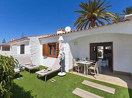 Central Bungalow With Pool