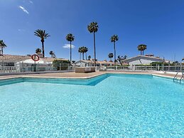 Central Bungalow With Pool