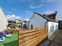 Comfortable Cottage Close to the Beach, Portsall, 2 Canoes