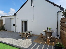 Comfortable Cottage Close to the Beach, Portsall, 2 Canoes
