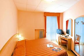 Apartment by Lake Maggiore With Boat Dock