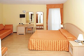Apartment by Lake Maggiore With Boat Dock