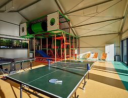 Apartment With a Pool, Attractions for Children