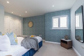 Elliot Oliver- Charming 1 Bed Apartment