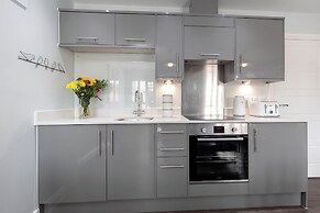 Elliot Oliver- Charming 1 Bed Apartment