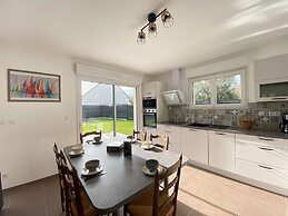 Pretty Holiday Home in Cotentin