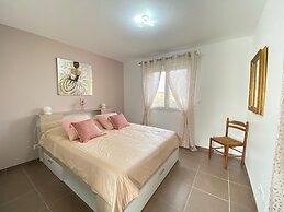 Pretty Holiday Home in Cotentin