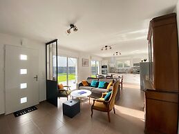 Pretty Holiday Home in Cotentin