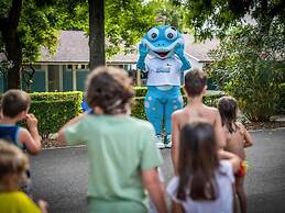 Bungalow in Caorle With Garden Furniture