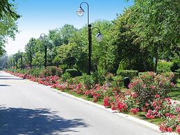 Bungalow in Caorle With Garden Furniture