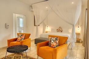 3 Suites for 6 Guests Zambezi Boutique Lodge, ask for our Free 4x4 Tow