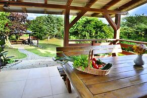 Holiday Home by the Lake, Private Garden, Oswino