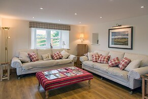 Stunningviews-privacy-hiking-sleeps8-wifi