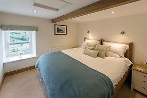 Stunningviews-privacy-hiking-sleeps8-wifi