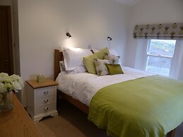 Stunningviews-privacy-hiking-sleeps8-wifi