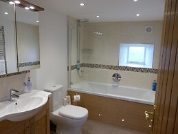 Stunningviews-privacy-hiking-sleeps8-wifi