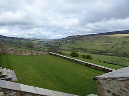 Stunningviews-privacy-hiking-sleeps8-wifi