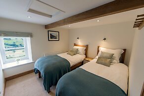 Stunningviews-privacy-hiking-sleeps8-wifi