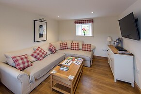 Stunningviews-privacy-hiking-sleeps8-wifi