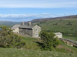 Stunningviews-privacy-hiking-sleeps8-wifi