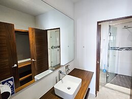 Waterfront apartment on Careyeros beach