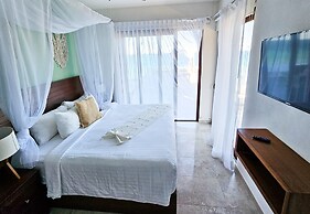 Waterfront apartment on Careyeros beach