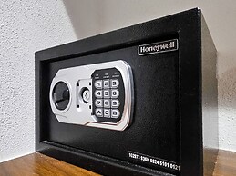 Waterfront apartment on Careyeros beach