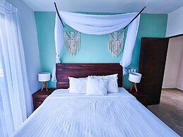 Waterfront apartment on Careyeros beach