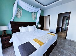 Waterfront apartment on Careyeros beach