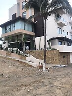 Waterfront apartment on Careyeros beach