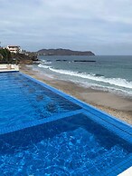 Waterfront apartment on Careyeros beach
