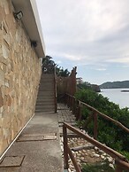 Waterfront apartment on Careyeros beach