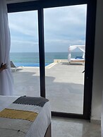 Waterfront apartment on Careyeros beach