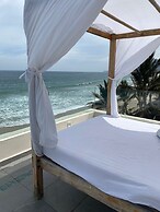 Waterfront apartment on Careyeros beach