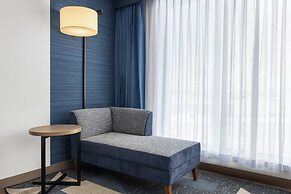 Holiday Inn Express Montreal Airport - St-Laurent by IHG